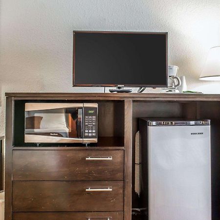 Rodeway Inn & Suites Near Okoboji Lake Milford Екстериор снимка