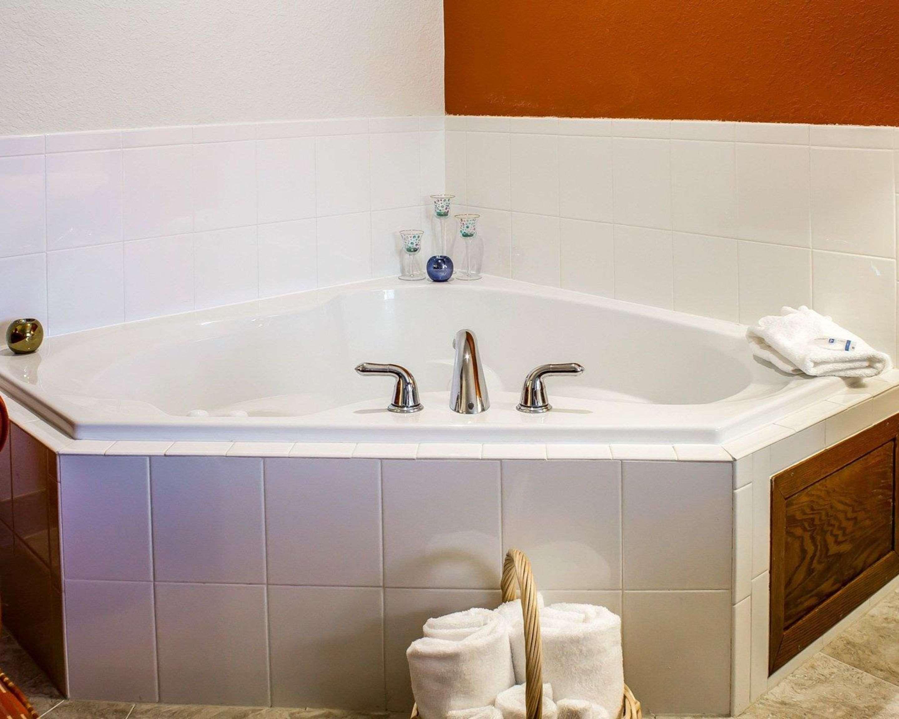 Rodeway Inn & Suites Near Okoboji Lake Milford Екстериор снимка
