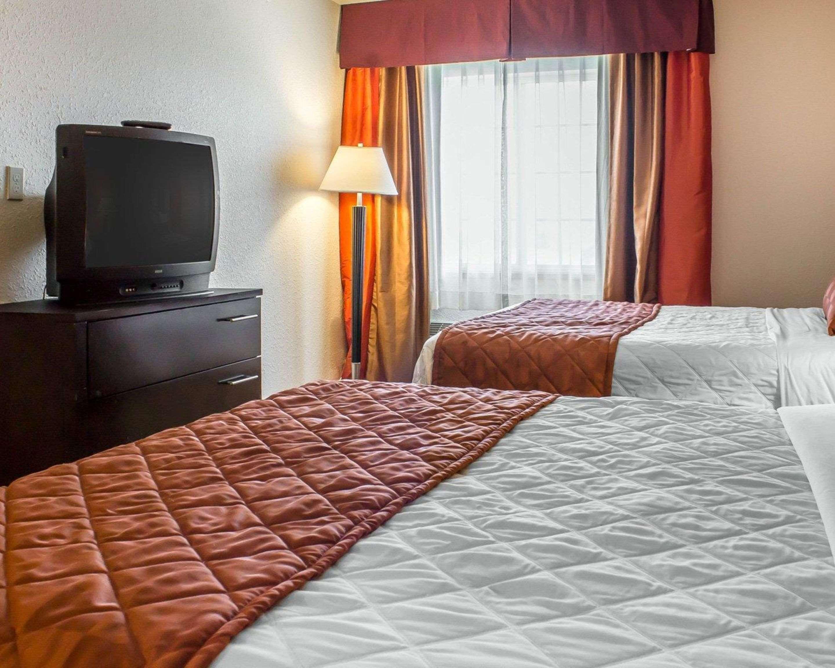 Rodeway Inn & Suites Near Okoboji Lake Milford Екстериор снимка