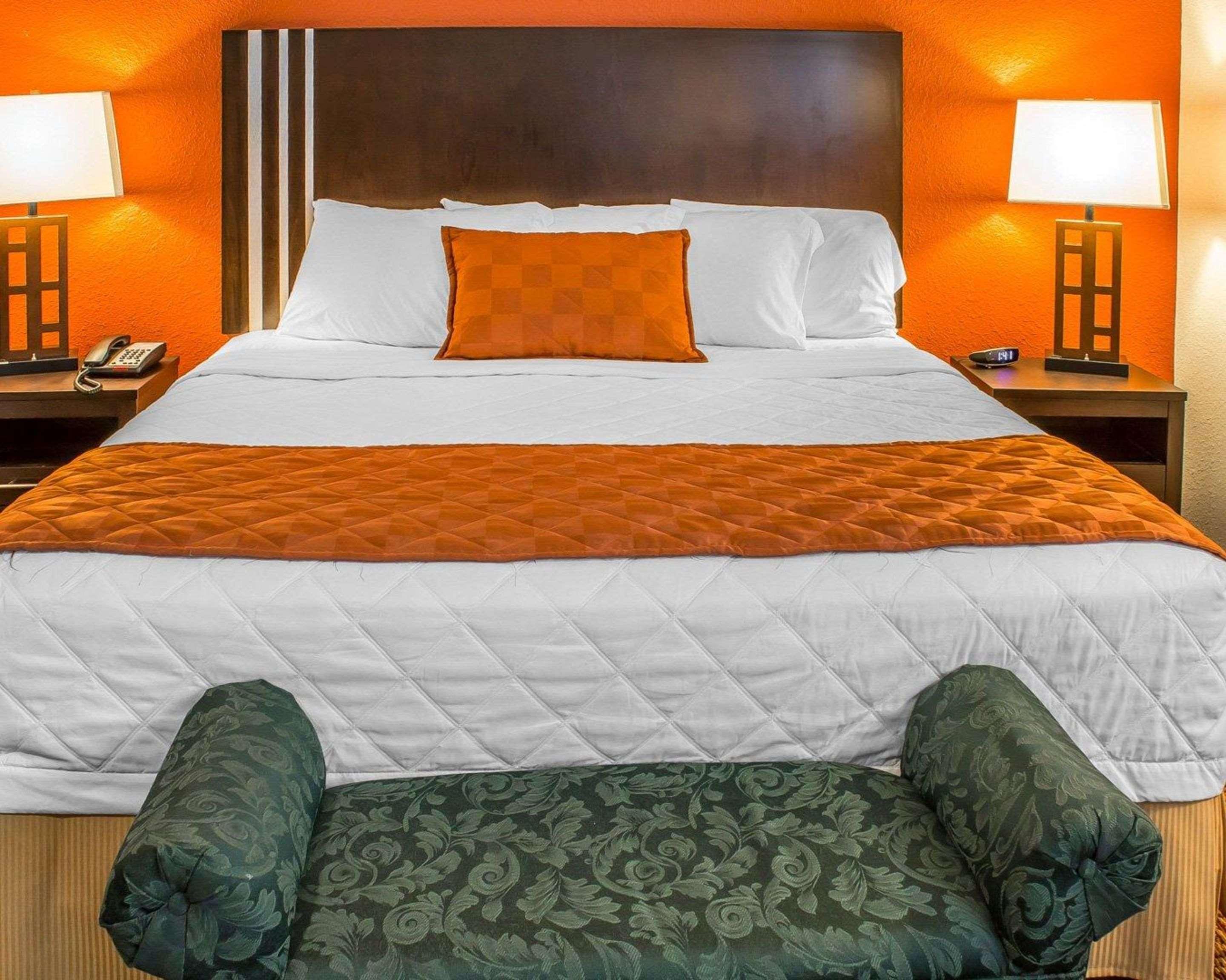 Rodeway Inn & Suites Near Okoboji Lake Milford Екстериор снимка