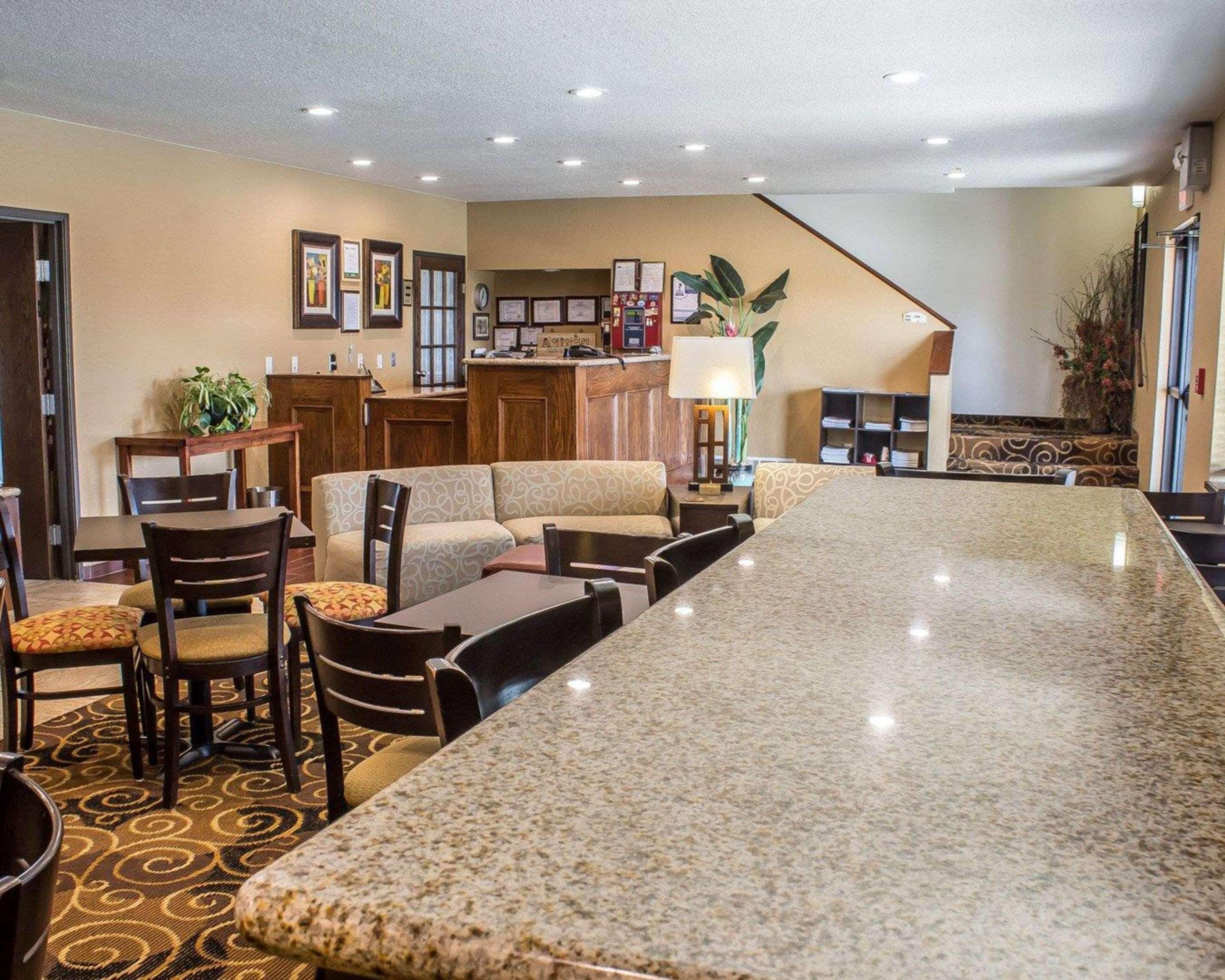Rodeway Inn & Suites Near Okoboji Lake Milford Екстериор снимка