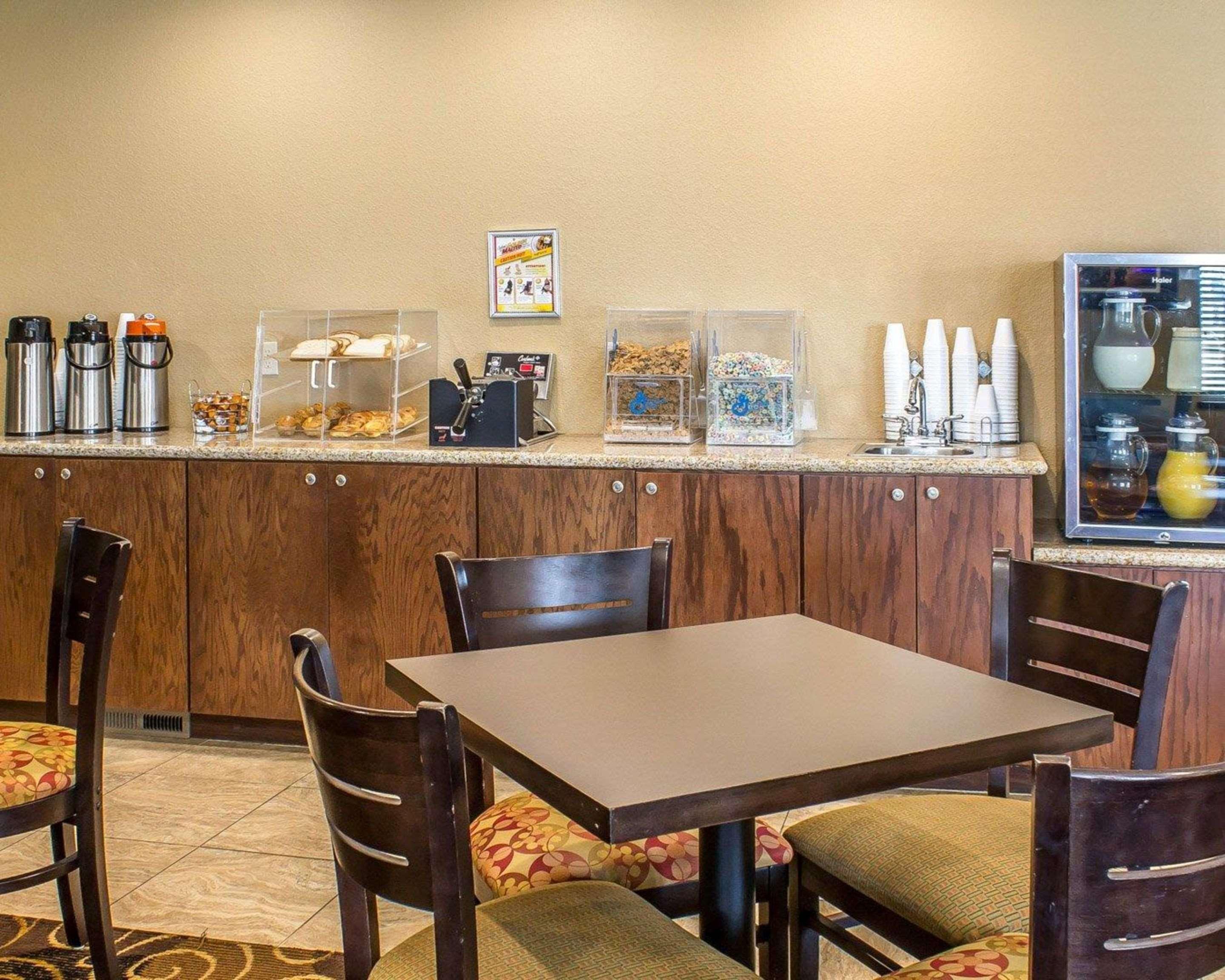 Rodeway Inn & Suites Near Okoboji Lake Milford Екстериор снимка