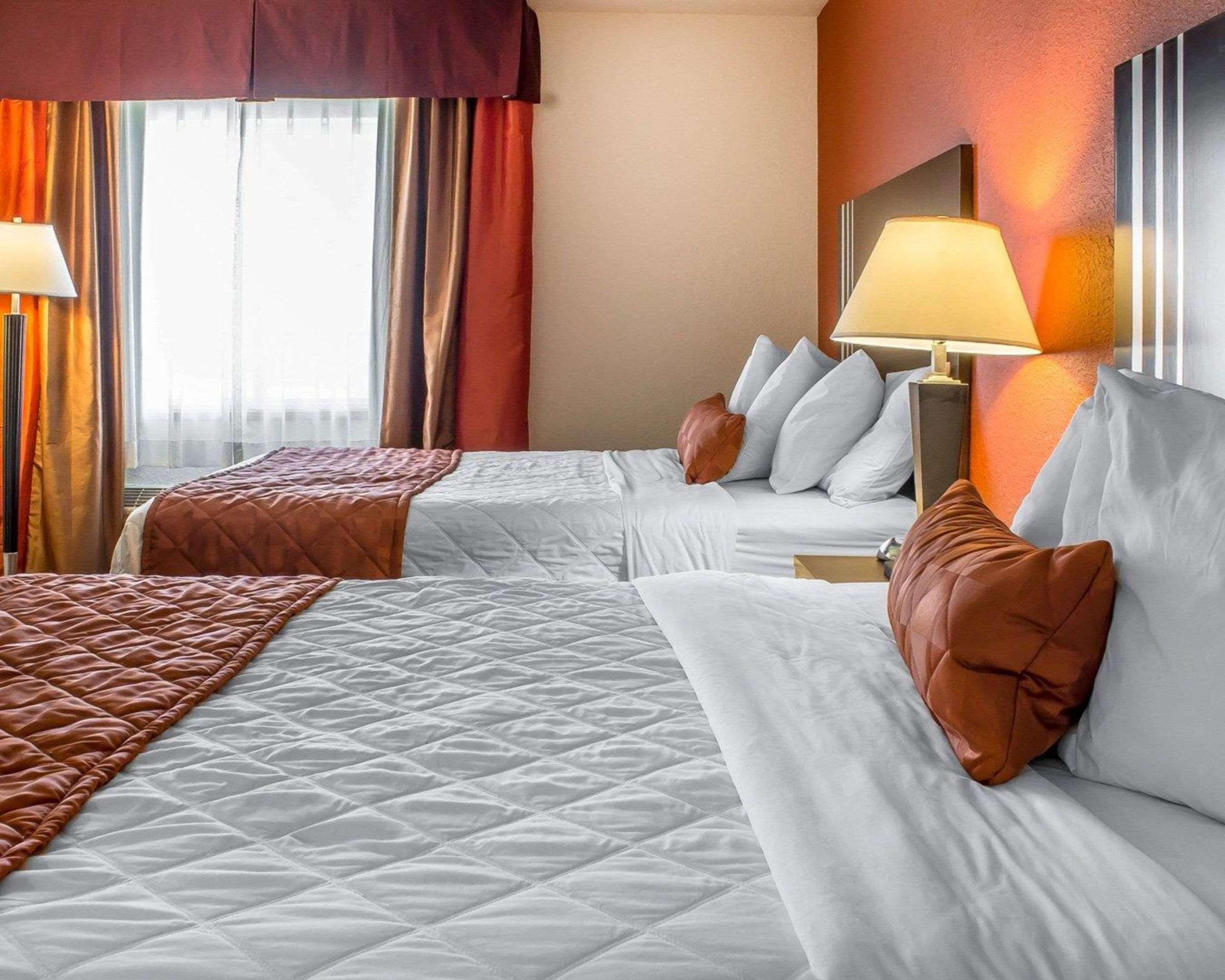 Rodeway Inn & Suites Near Okoboji Lake Milford Екстериор снимка