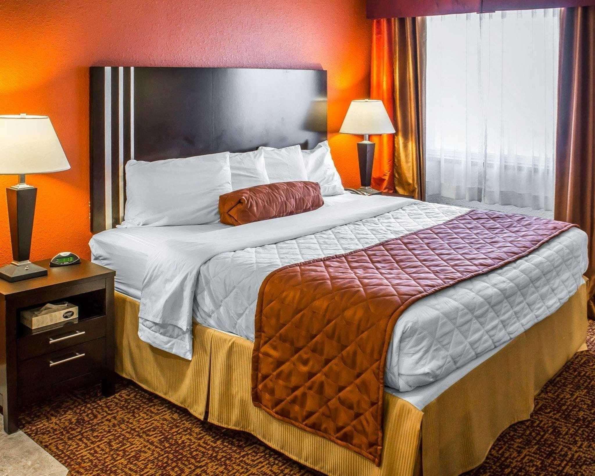 Rodeway Inn & Suites Near Okoboji Lake Milford Екстериор снимка