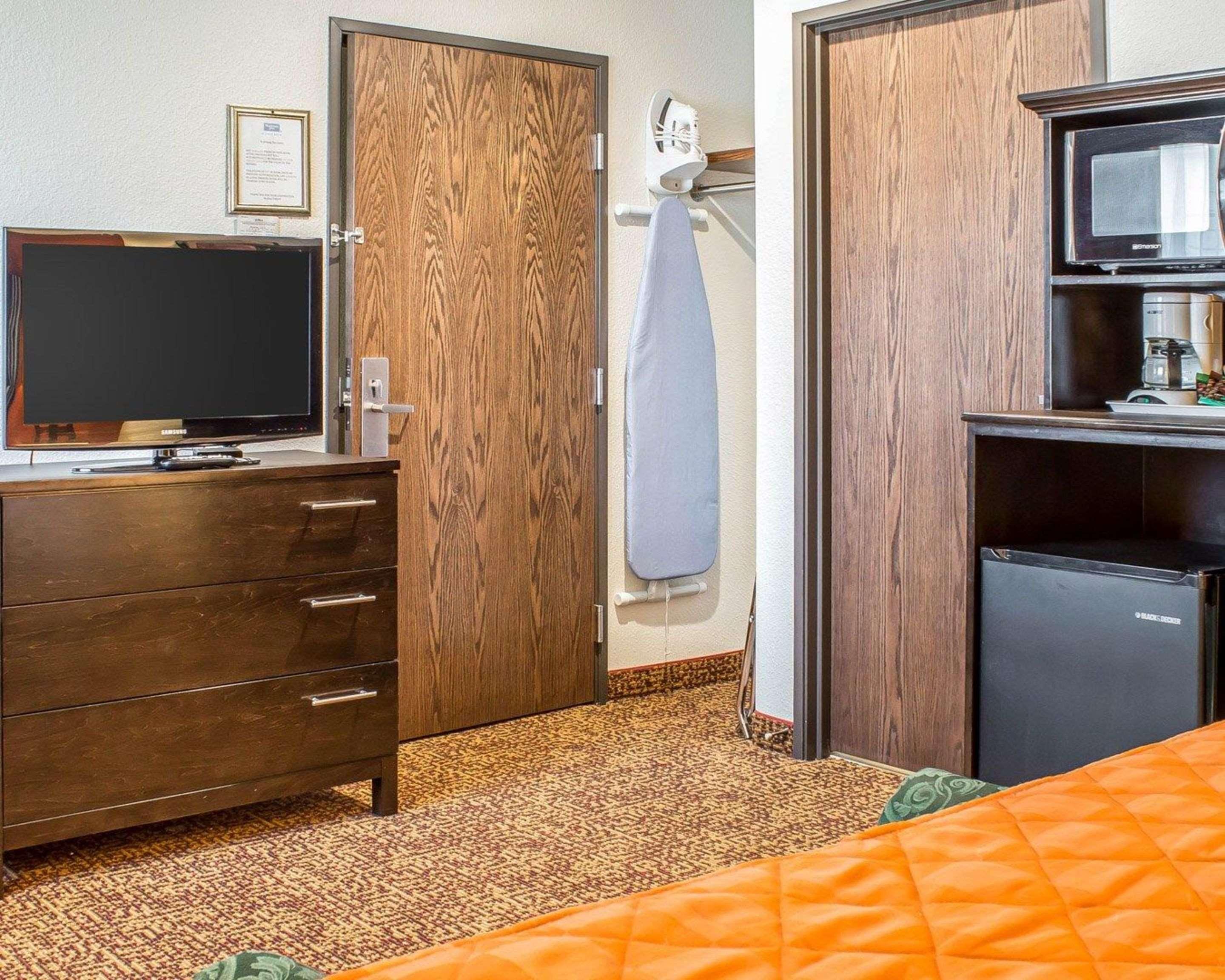 Rodeway Inn & Suites Near Okoboji Lake Milford Екстериор снимка