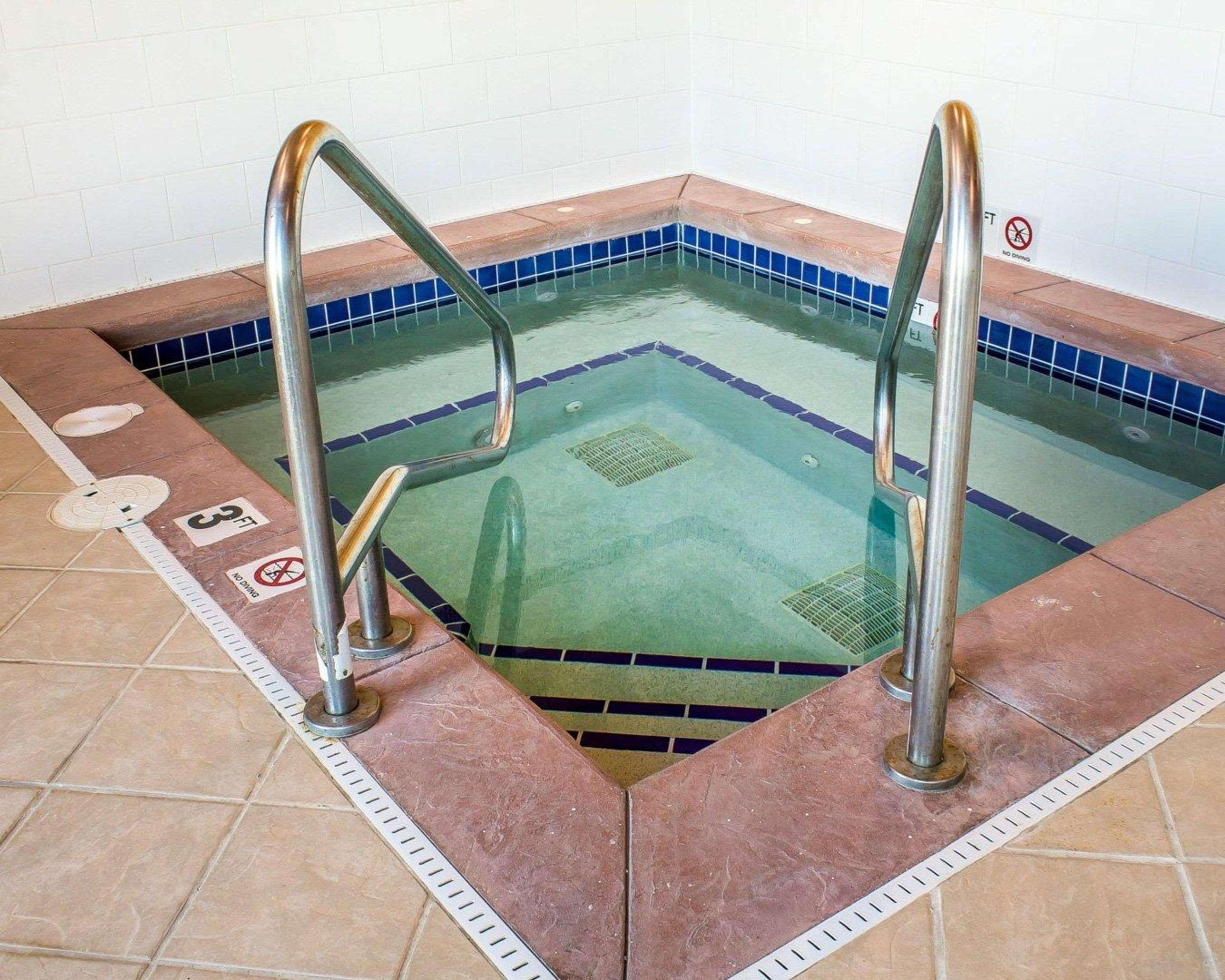 Rodeway Inn & Suites Near Okoboji Lake Milford Екстериор снимка