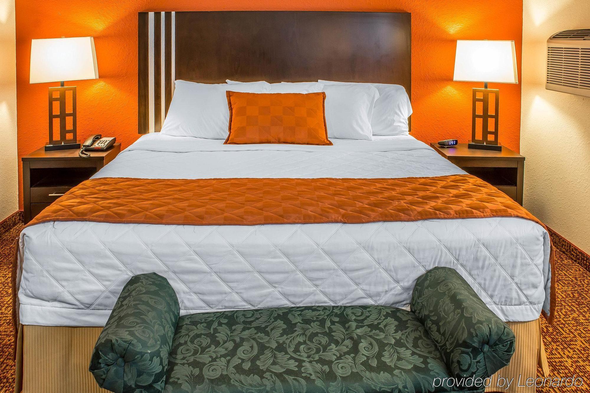 Rodeway Inn & Suites Near Okoboji Lake Milford Екстериор снимка