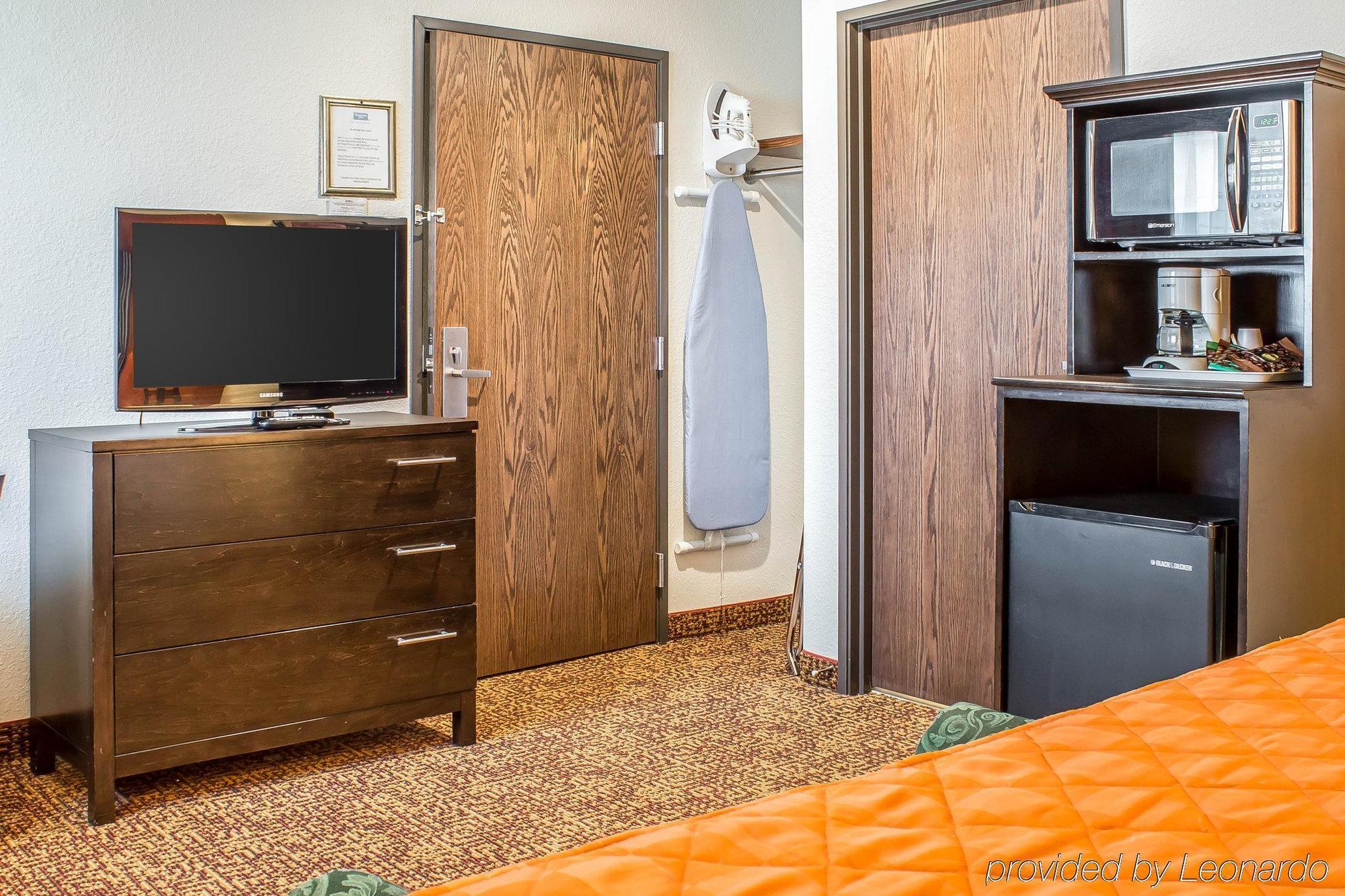 Rodeway Inn & Suites Near Okoboji Lake Milford Екстериор снимка