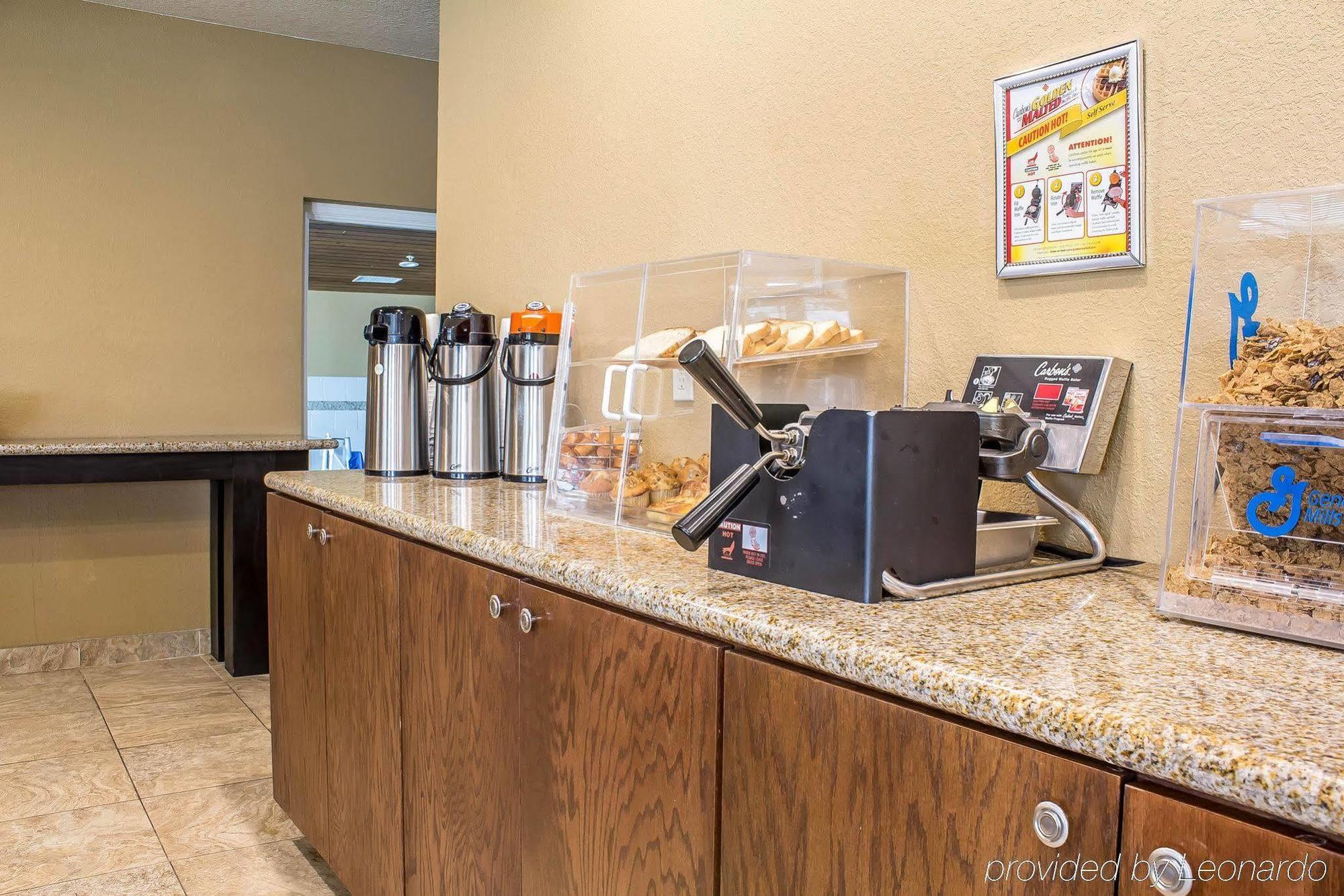 Rodeway Inn & Suites Near Okoboji Lake Milford Екстериор снимка