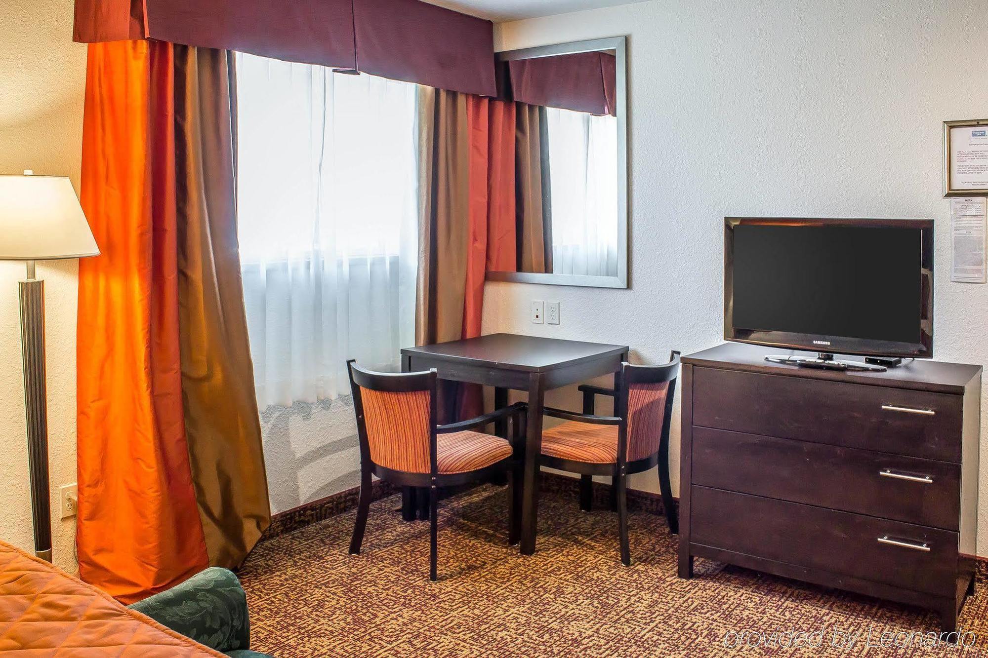 Rodeway Inn & Suites Near Okoboji Lake Milford Екстериор снимка