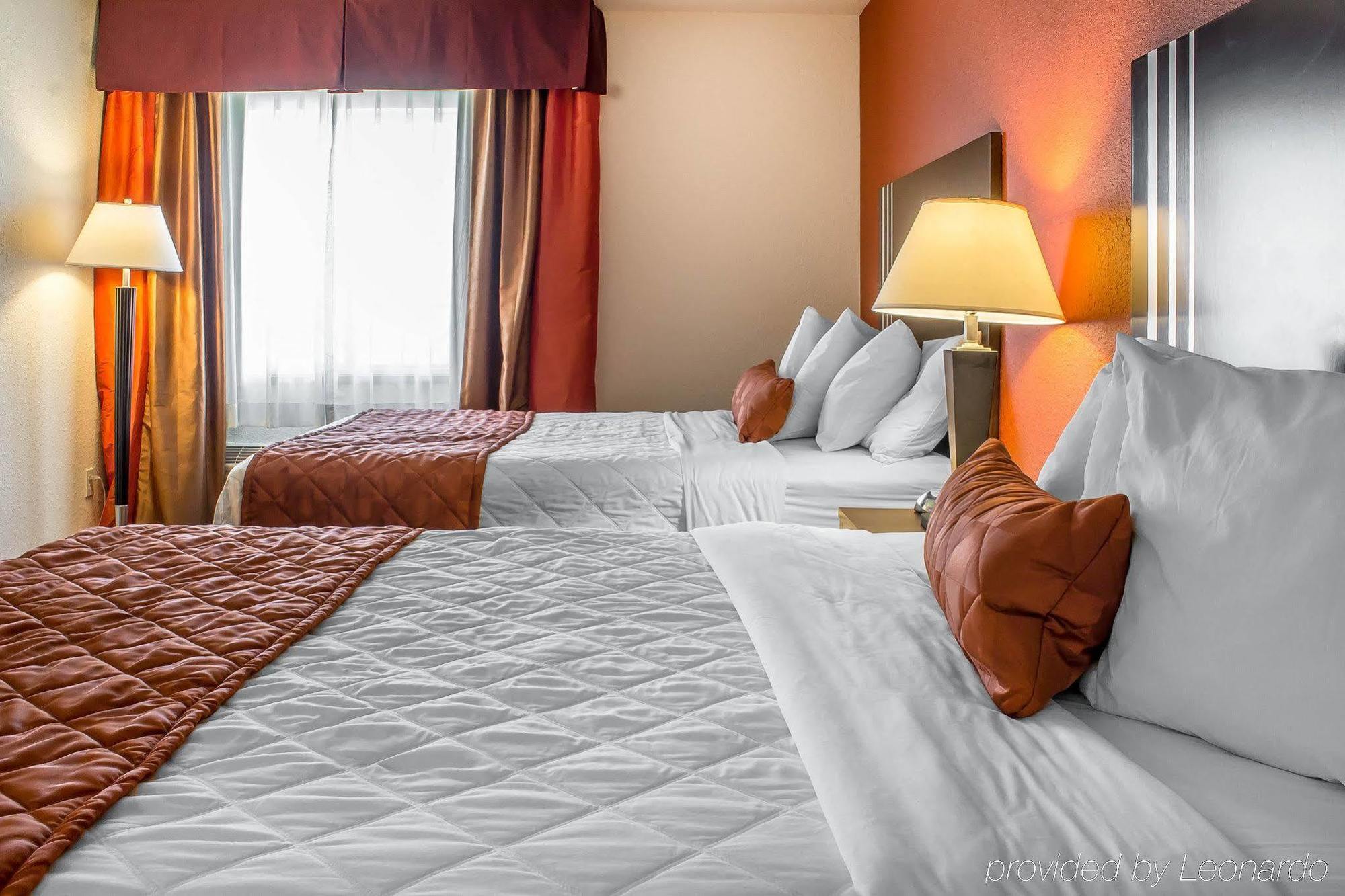 Rodeway Inn & Suites Near Okoboji Lake Milford Екстериор снимка